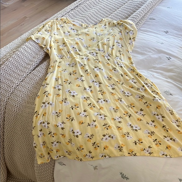 Old Navy Dresses & Skirts - Old Navy Yellow Floral Dress